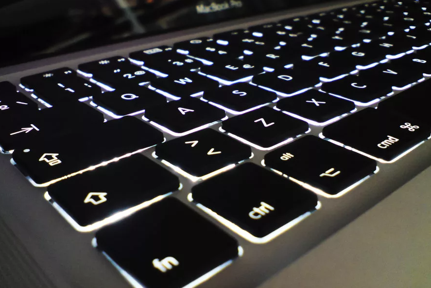 Подсветка клавиатуры ноутбука выключается. MACBOOK Air m1 подсветка клавиатуры. Клавиатура компьютера MACBOOK Pro 2023. Подсветка клавиатуры макбук Эйр. Подсветка клавиатуры макбук Эйр м2.