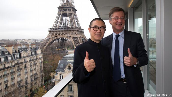 China Frankreich Hotelbetreiber Allianz 15.12.2014 Qi Ji und Sebastien Bazin (Reuters/F. Wojazer)