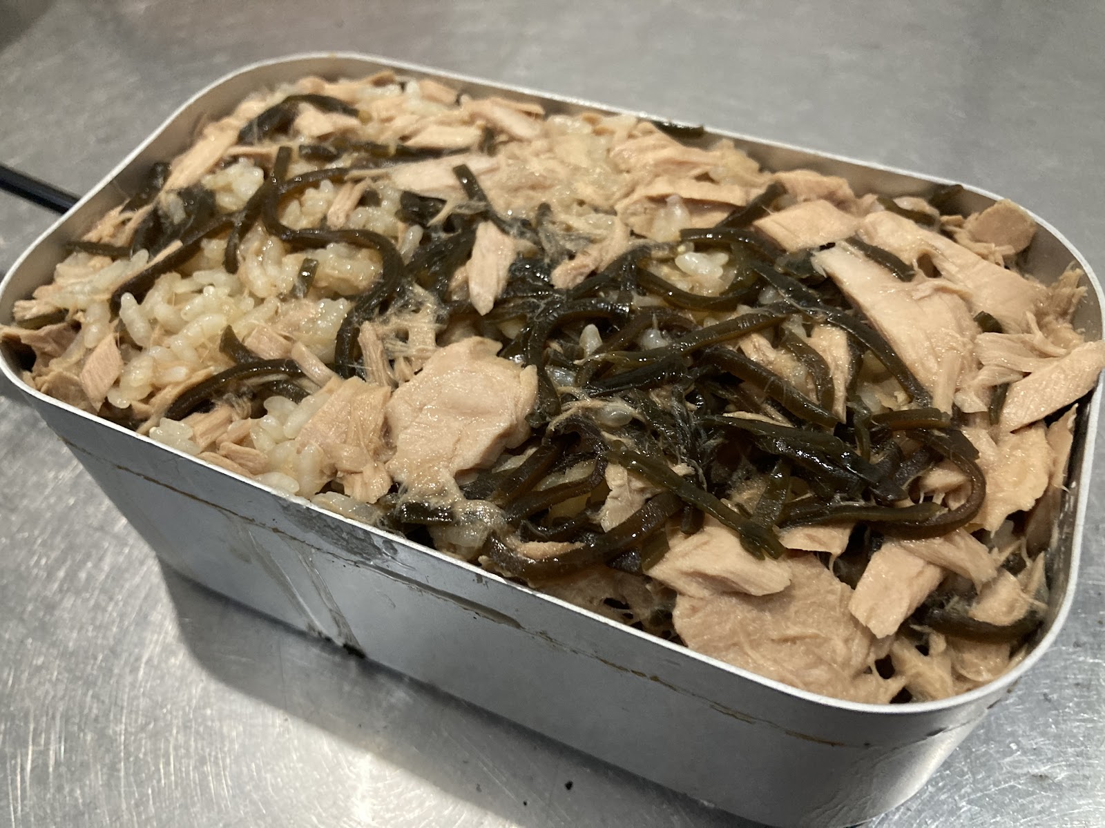 メスティン山ご飯レシピ 塩昆布とツナ缶の炊き込みご飯 山旅旅