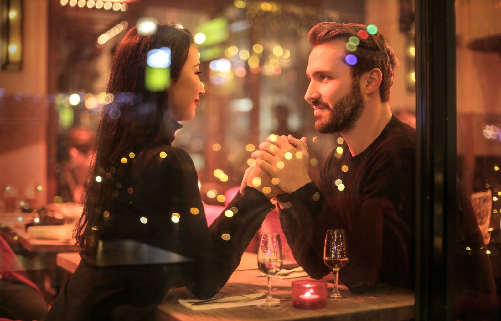 First Date Etiquettes: Look into the eye