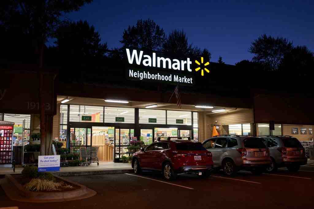 What Time Does Neighborhood Walmart Close and Open, and What Services Do They Offer?