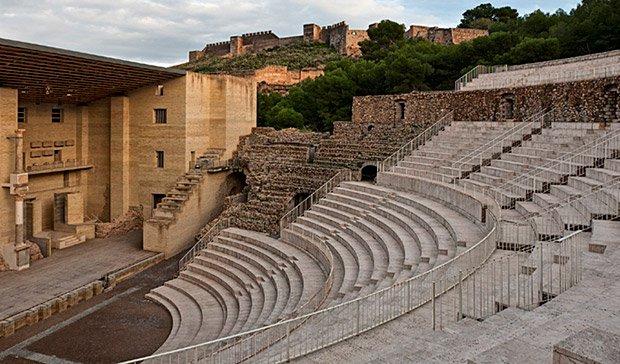 http://static.guiaocio.com/var/guiadelocio.com/storage/images/a-fondo/el-teatro-de-una-noche-de-verano/teatro-romano-de-sagunto/18972400-1-esl-ES/teatro-romano-de-sagunto.jpg