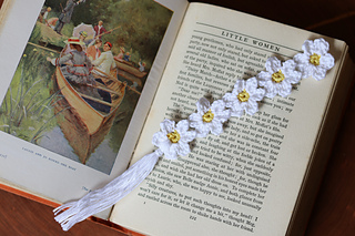 bookmark that is a row of cochet daisies on top of open book