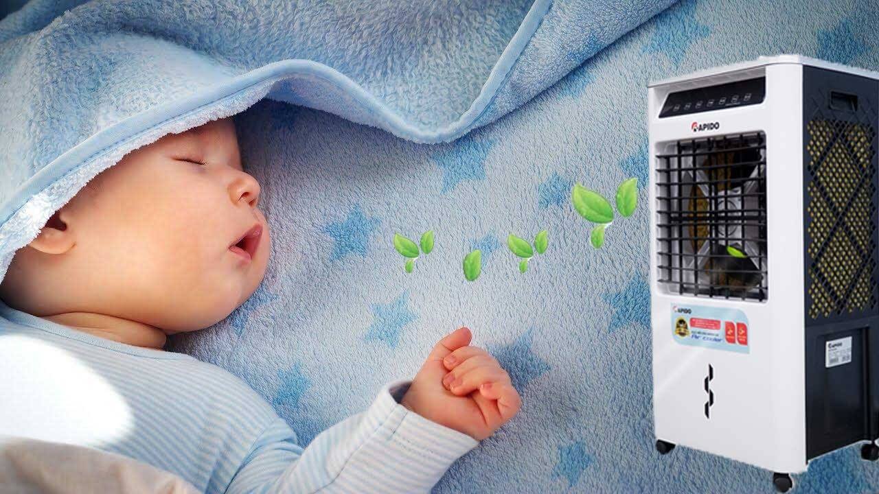 Tuyệt đối không để trẻ sơ sinh nằm ngay luồng khí lạnh của điều hòa hoặc quạt.