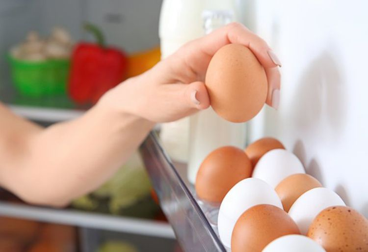 #1. Meletakan Telur pada Suhu Ruang Sebelum Merebus