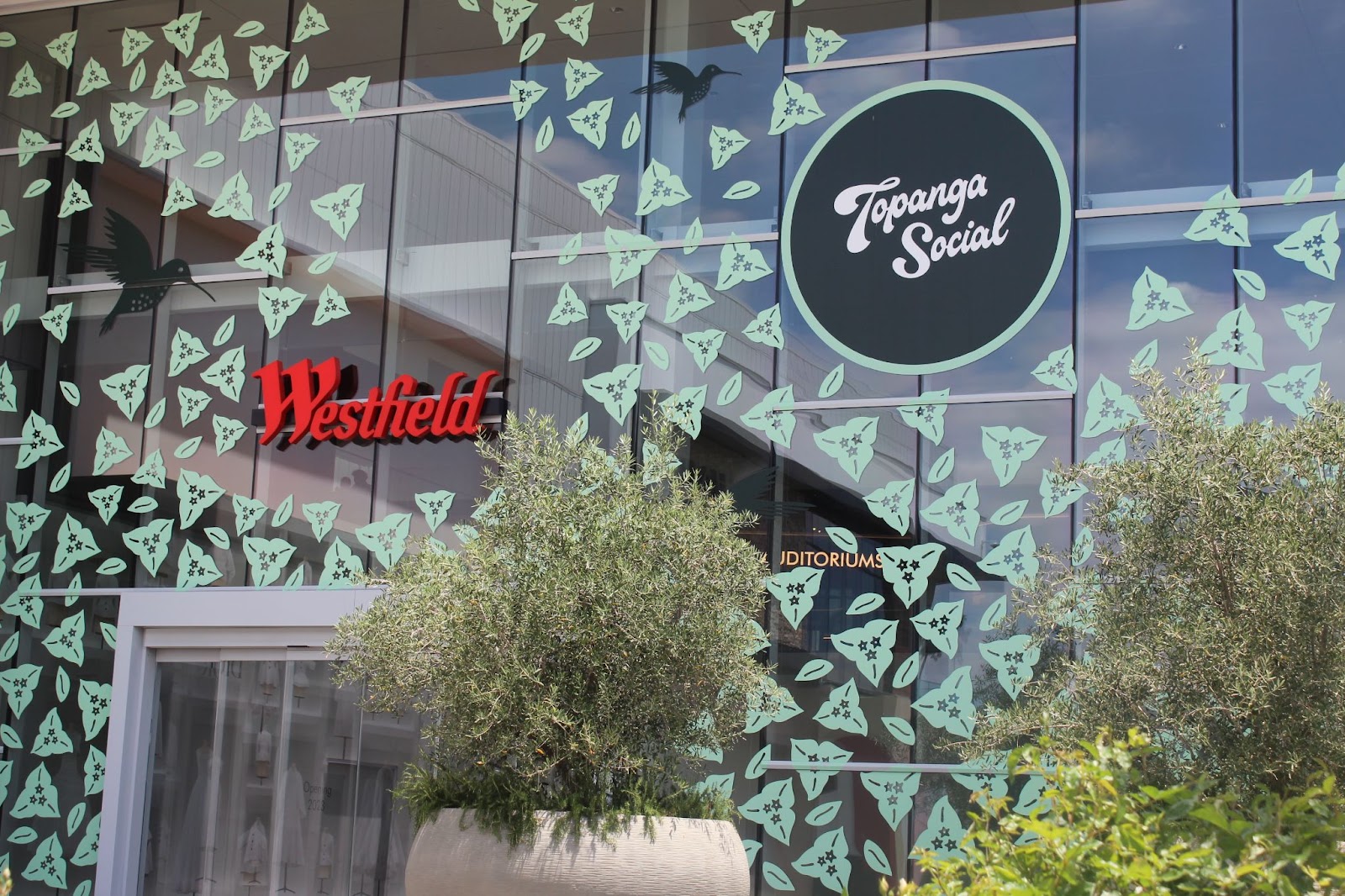 Westfield Topanga Mall in Canoga Park, California - Kid-friendly  Attractions