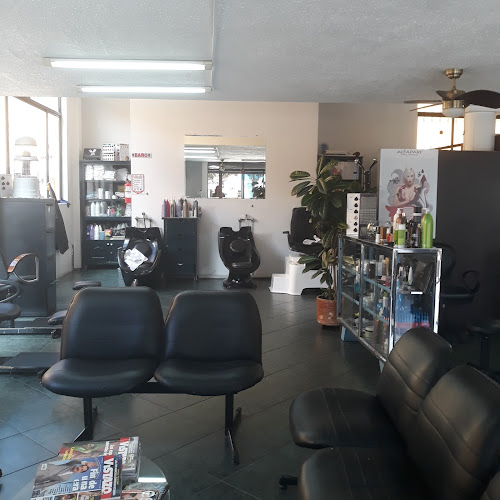 Opiniones de Peluquería Adriana en Quito - Barbería