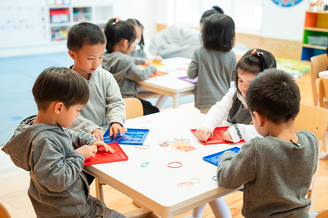 在深圳爱文学校长大成人：从1岁半到6岁，我们的孩子们每年在做什么?