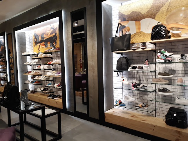 Opiniones de Steve Madden San Marino en Guayaquil - Zapatería