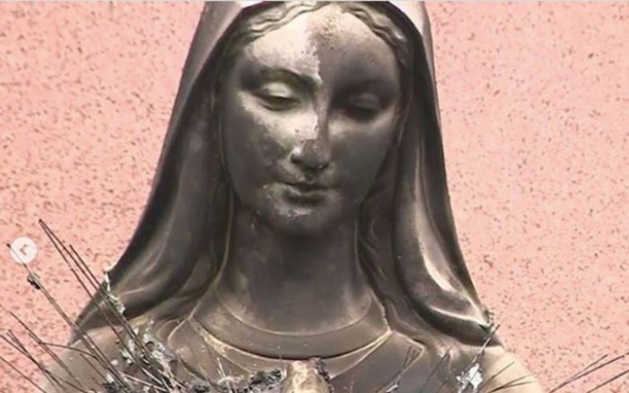 Những kẻ phá hoại đốt bức tượng Đức Mẹ 75 tuổi tại Giáo xứ ở Boston
