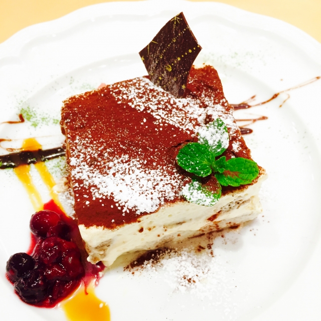 スポンジケーキの表面が焦げた こんなときはティラミスにリメイク ひびコレ