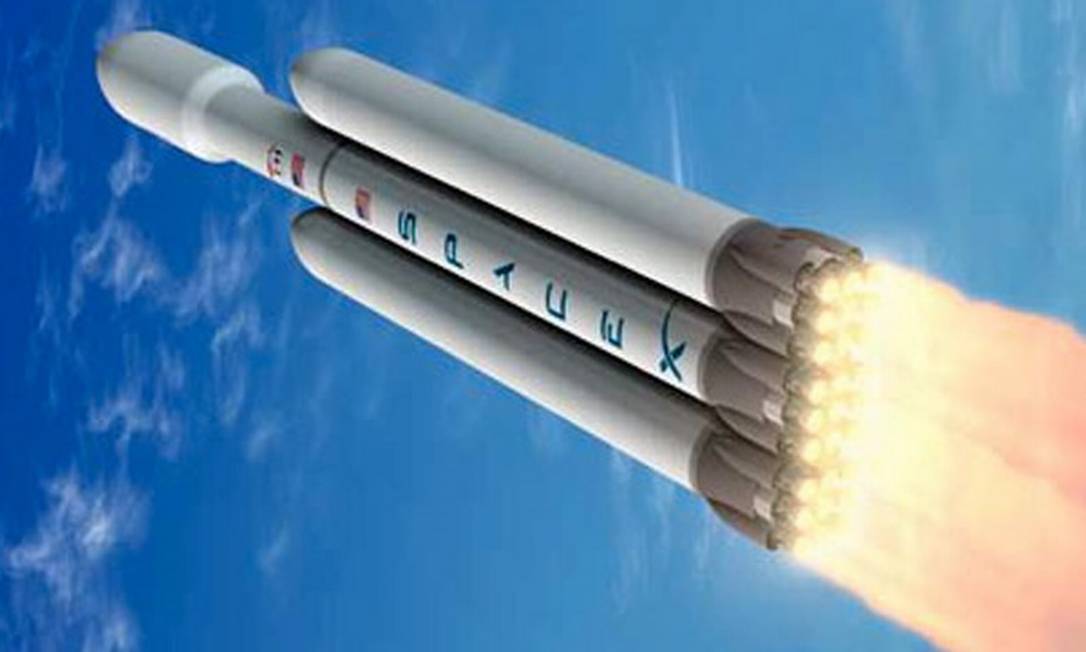 O foguete Falcon Heavy, evolução do bem-sucedido Falcon 9, da empresa de Musk Foto: Divulgação