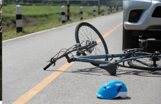 overturned bicycle on road with helmet in Florida