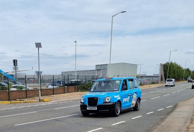  jak dojechać z heathrow do centrum londynu taxi