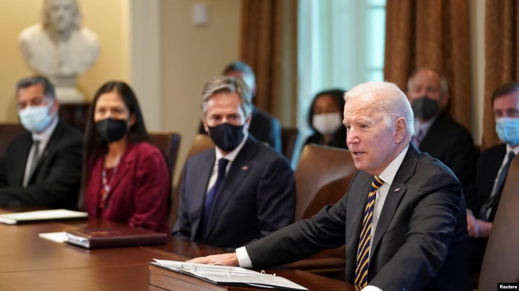 Tổng thống Joe Biden trong cuộc họp nội các về việc thực thi luật cơ sở hạ tầng