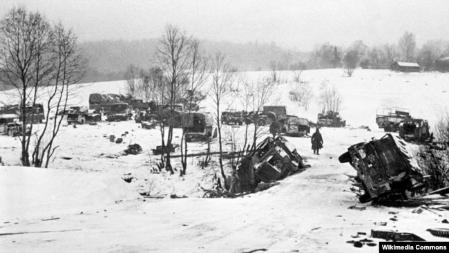 Брошенная под Москвой разбитая немецкая техника. Декабрь 1941 года. Фото Павла Трошкина