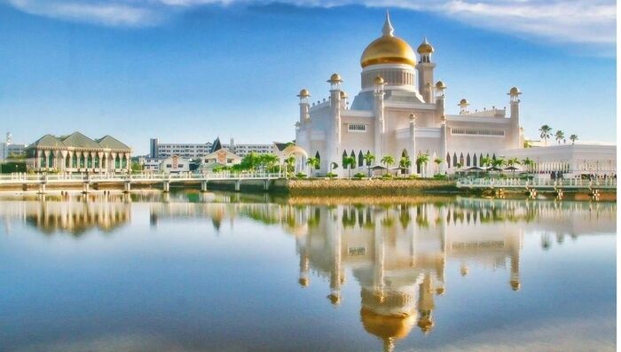 Tour du lịch Brunei - Cung điện hoàng gia Istana Nurul Iman nguy nga tráng lệ