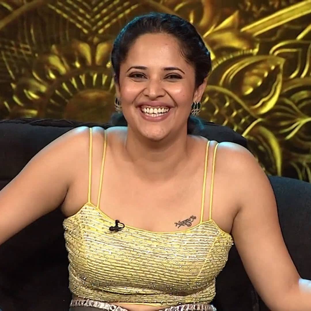 Telugu Actress Anasuya Hot Photos In Sleeveless South