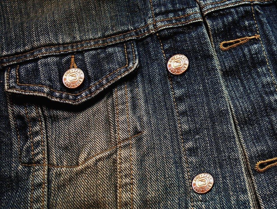 The Creative Use of Button Makes Clothing More Chic | Decorative Zips and  Fashion Trend