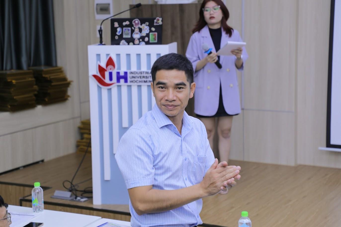 A person in a blue shirt clappingDescription automatically generated with low confidence