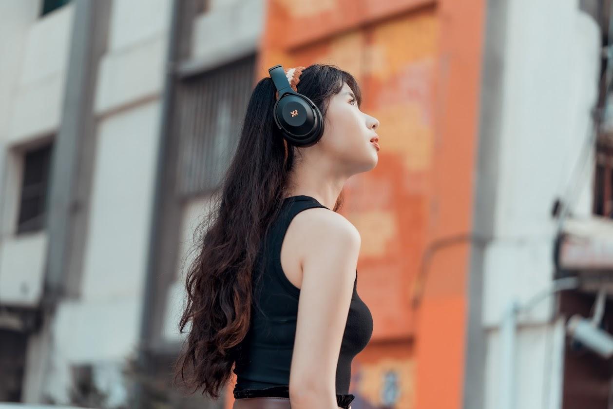 XROUND VOCA MAX 耳罩耳機開箱評測 音質完全發揮技巧｜Thunder Connect 超低延遲 PS5 / XBOX、ANC 主動降噪、TailorID 2.0 聽感量測、XROUND Lite 實境音效、Hi-Res 認證、40mm 鍍金單體、遊戲 / 電影 / 音樂 PTT｜科技狗 - VOCA MAX, XROUND, 真無線耳機, 耳罩式耳機, 耳罩耳機, 藍牙耳機 - 科技狗 3C DOG