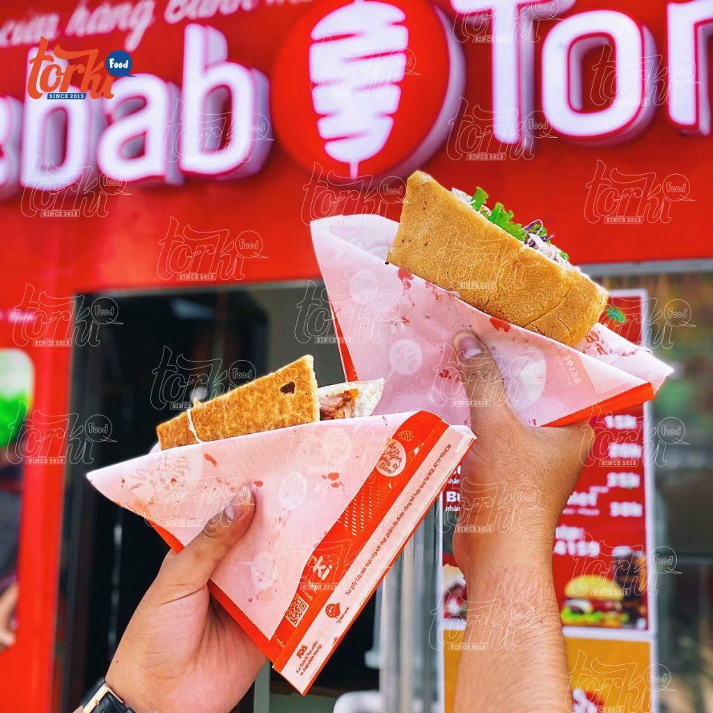 Bánh mì kebab là món ăn đường phố quen thuộc