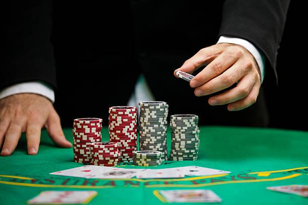 En bild som visar spelkasino, rum, scen, person
Automatiskt genererad beskrivning