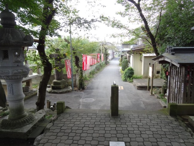 Touring the Real life locations of Anohana in Chichibu City - An image of the entrance to the Jorin-ji shrine