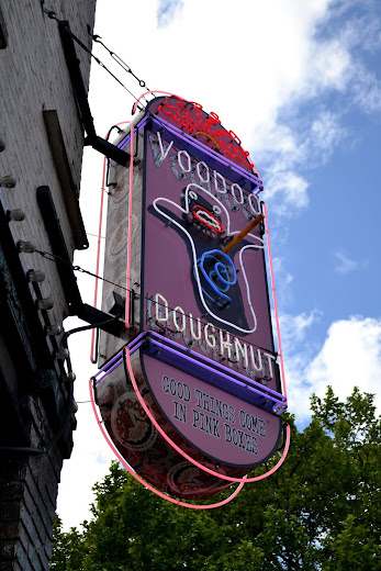 Пончики Вуду, Портленд, штат Орегон (Voodoo Doughnut, Portland, Oregon)