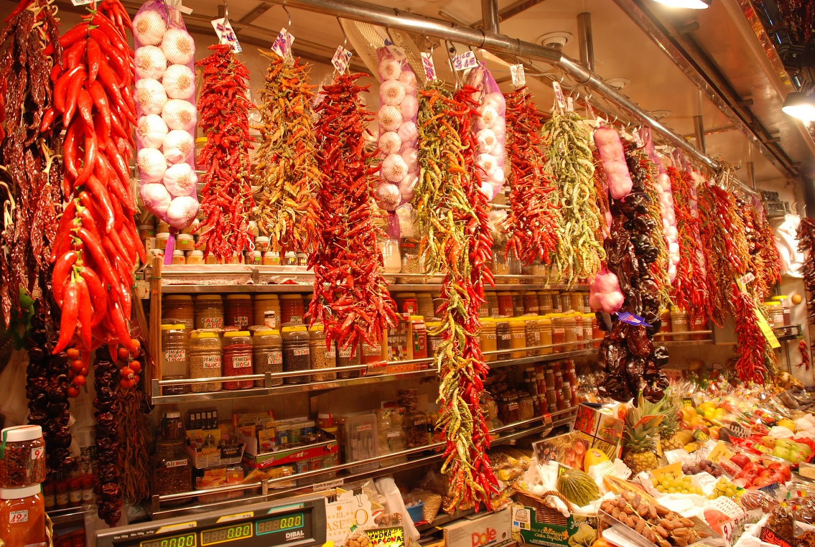 Ver Puesto de especias en el Mercado de La Boquería Ver Puesto de especias en el Mercado de La Boquería