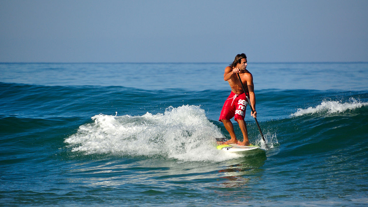 Lướt sóng với SUP là cách dễ nhất để trải nghiệm cảm giác thú vị khi lướt sóng