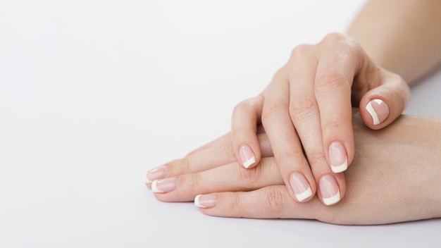 Uñas esculpidas de acrílico o gel