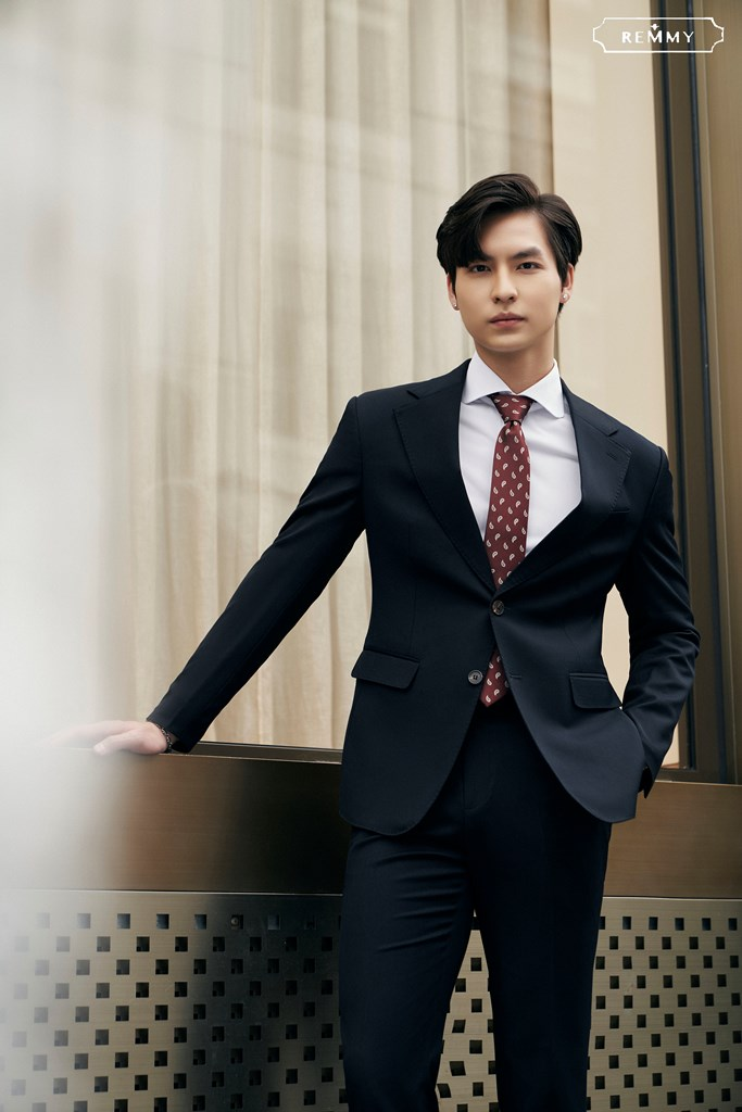 Vest xanh đen phối cà vạt màu gì?