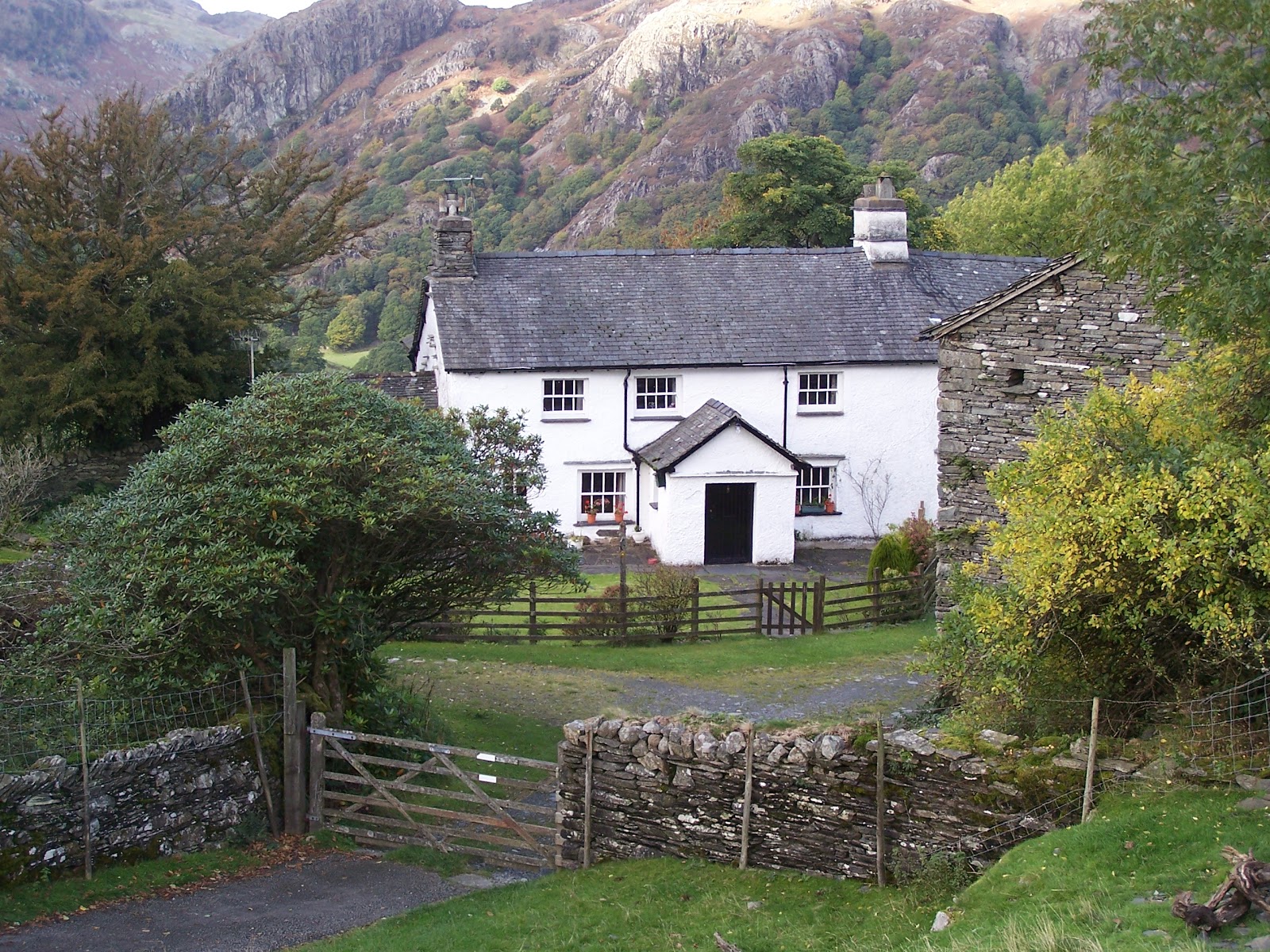 File:Tarn Howes Cottage.JPG