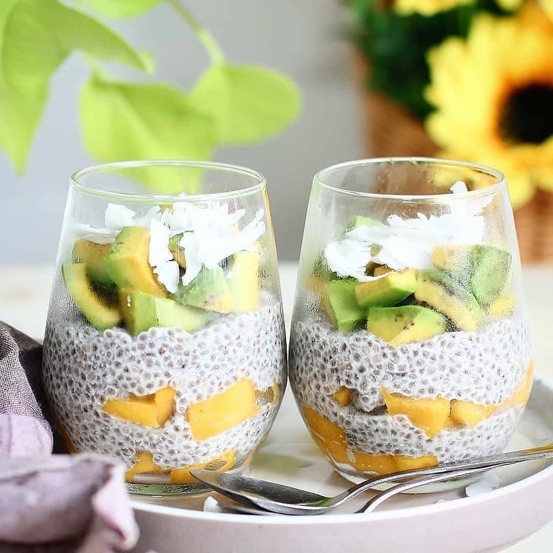 Chia pudding in glasses with fruit and coconut