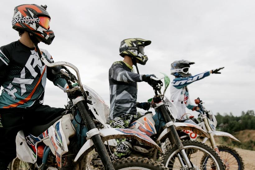 A group of people riding motorcycles

Description automatically generated with low confidence