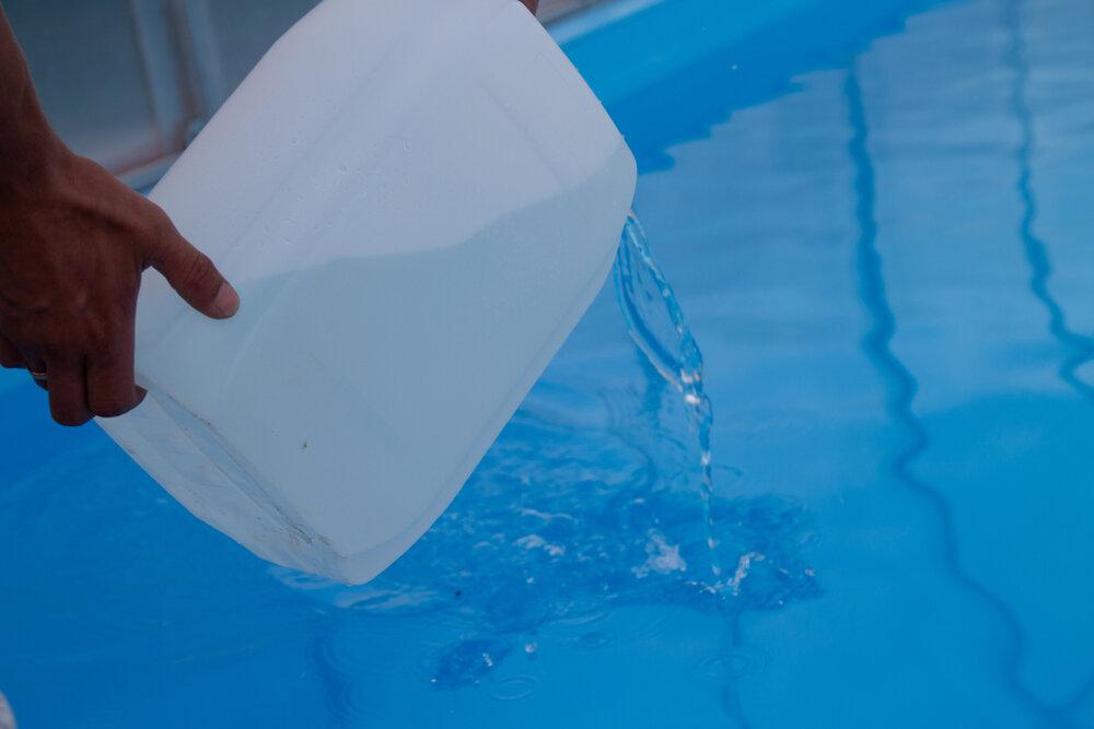 How Much Bleach To Put In Pool? (2021 Guideline