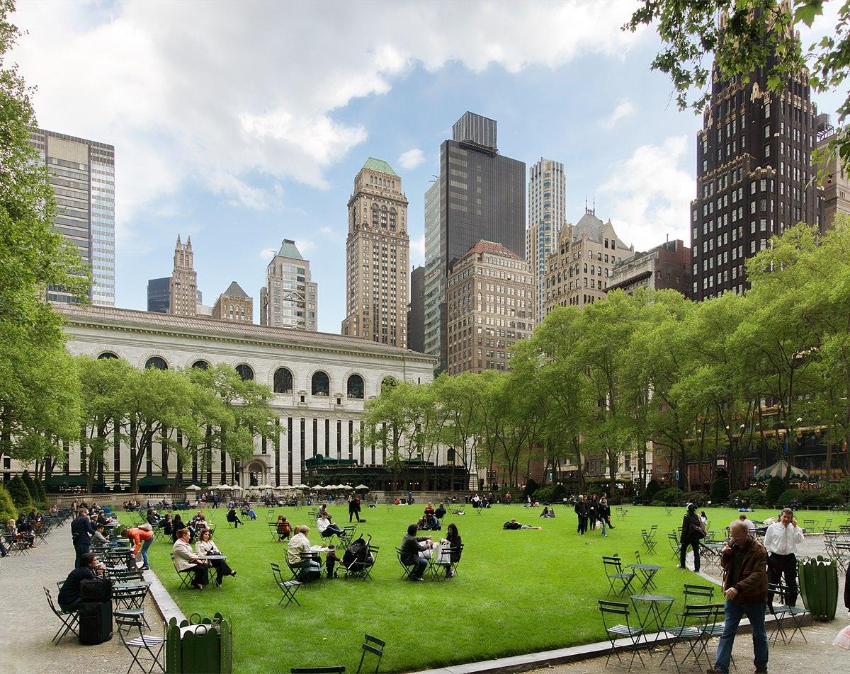 Green spaces that encourage social interaction by putting chairs and tables to snack and chat