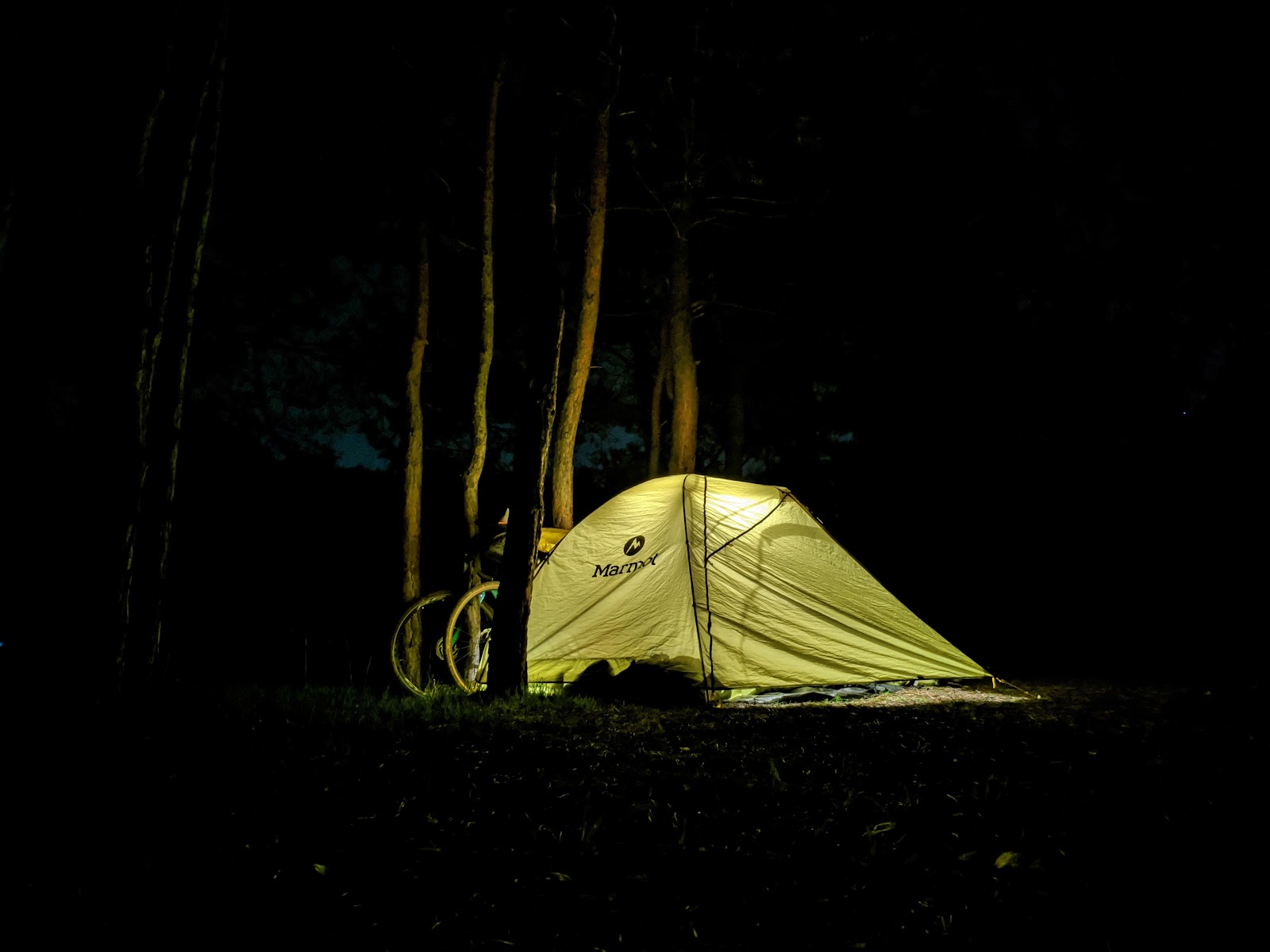 Ночевали в палатке Marmot