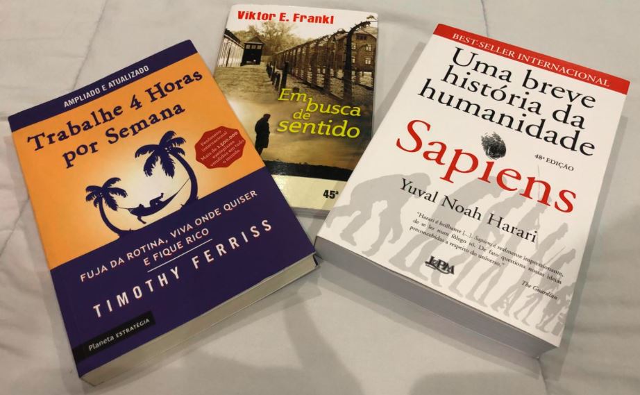 Livros de Autoconhecimento e Desenvolvimento Pessoal ("Trabalhe 4 Horas por Semana", "Em Busca de Sentido" e "Sapiens: Uma breve história da humanidade").