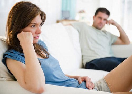 Có nên níu kéo khi chồng không còn tình cảm?