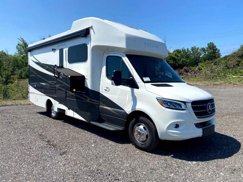 Class C RVs Under 25 Feet with Murphy Beds Tiffin Wayfarer 25JW Exterior