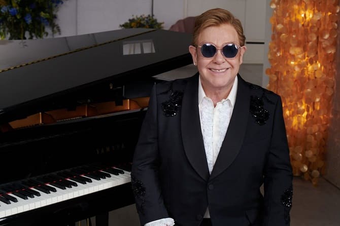 Zu Ehren ikonischer Momente: Elton John lanciert exklusive Brillenkollektion 2