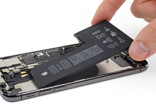 Thay pin iPhone Xs Max chính hãng uy tín