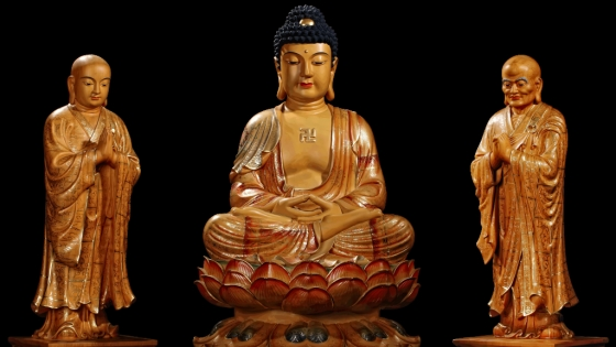 2 tôn giả A Nan Đà và Ca Diếp bên cạnh Đức Phật. Ảnh: phatgiao.org.vn