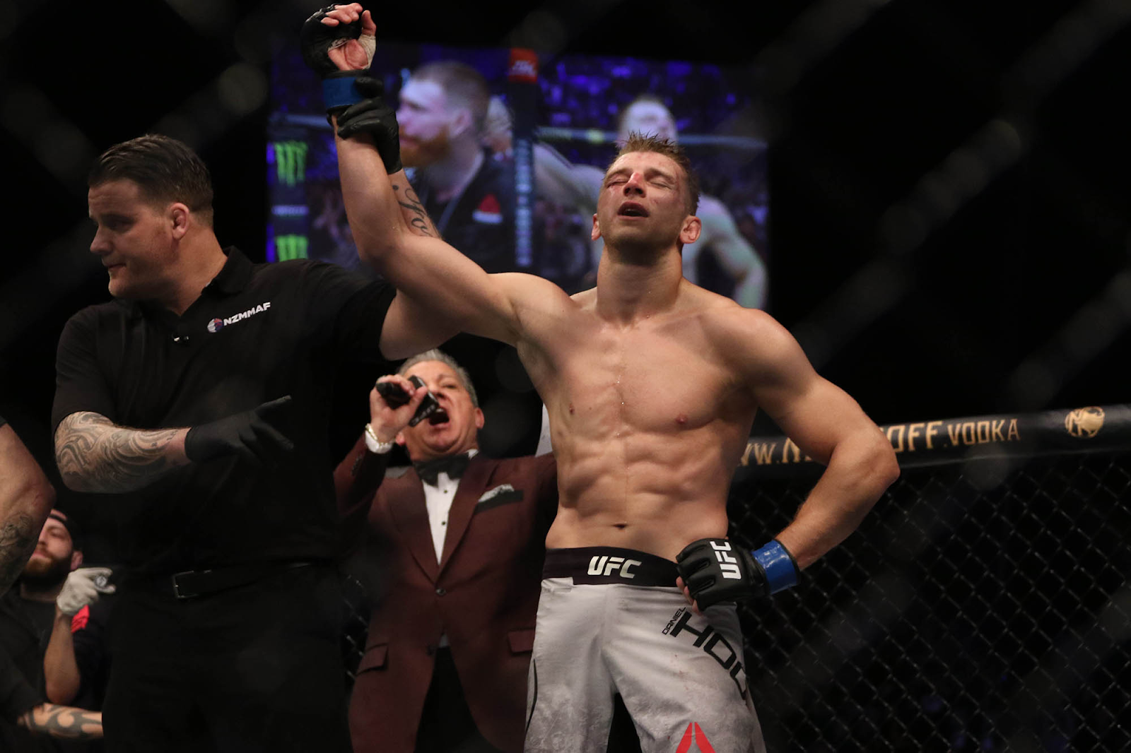 Хукер боец UFC