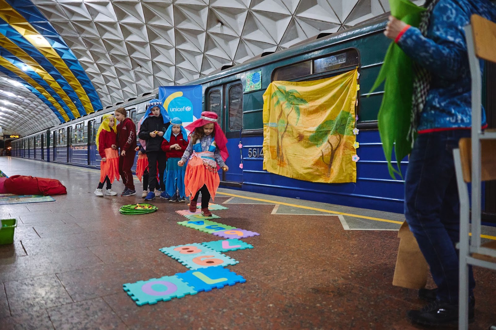 Children are playing in Kharkiv metro