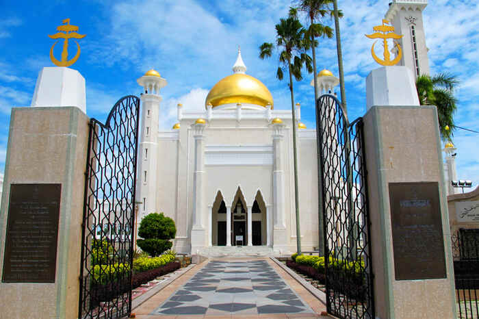 Tour du lịch Brunei - Thánh đường Sultan Omar Ali Saifuddin nổi tiếng của Brunei