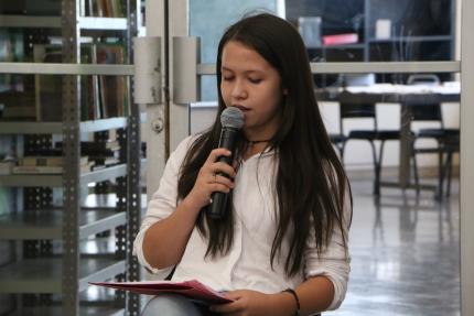 Mariángel Granados Fernández, de 12 años de edad, vecina de Taras de Cartago, ha participado en diversos programas de fomento a la lectura y la escritura, en la Biblioteca Pública de Cartago.