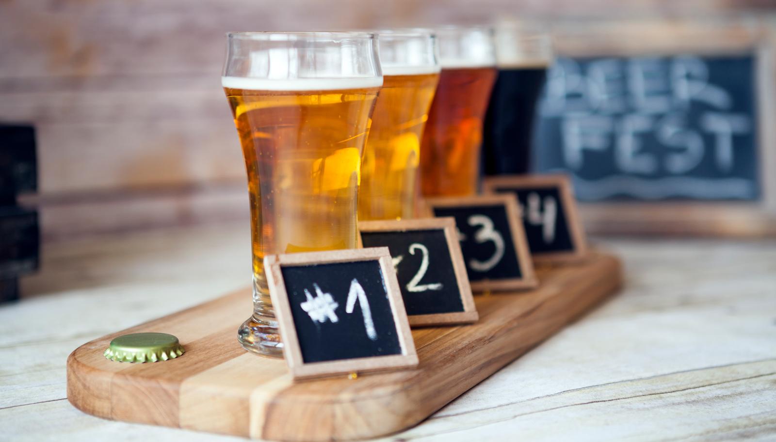 Cuál es la diferencia entre catar y degustar cerveza?